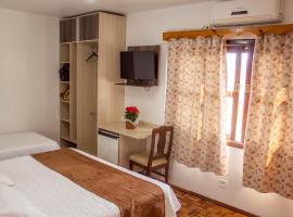 Hotel Alpenrose, hotel blizu aerodroma Aerodrom Žoakaba - JCB, Treze Tilias