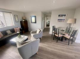 2 Bedroom cottage sleeps 4 with Hot-tub, & shared Pool use, kh&aacute;ch sạn gần Land's End Airport - LEQ, 