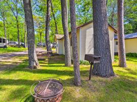 Stone Lake Cabin Grill and Access to Fishing!, hotel with parking in Northwoods Beach