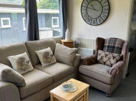 Woodlands Hedgehog Chalet, Bideford Bay Holiday Park, hotel with parking in Bucks Mills