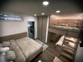 U Králíka, přízemní bezbarierové apartmány A,B,C,D - 50 metrů od vleku - přejdete v lyžácích, pod bobovou dráhou, parkování zdarma, lyžárna s vysoušeči bot,