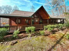 Cozy Creekfront Family Cabin-Pet Friendly -GameRm-Hot Tub