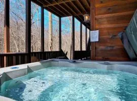 Vintage Luxury Mountain Cabin, Creekside, King Bed, Spa, Fire Pit, Game Room, DogsOk