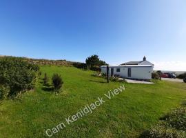 Carn Kenidjack View Caravan, space, peace and tranquillity, hotel in Penzance