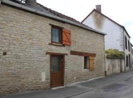 Holiday home Aqueducienne, hotel perto de Valmy Tramway Station, Ahuy