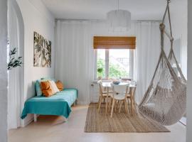 Excellent downtown location with balcony to the inner yard, sauna in the weekends, Hotel in Turku