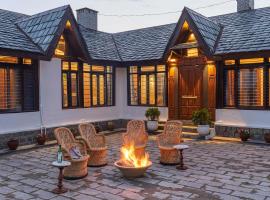 StayVista at Vintage Musings 3BR in Dharamshala with vintage charm, hotel v destinaci Dharamsala