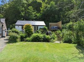 Little Pandy Cottage, holiday home in Mold