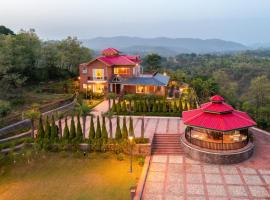 StayVista at Dhauladhar House - Luxurious Chateau in Kangra, cottage in Dharamshala