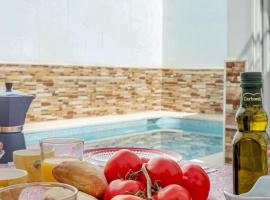 Camas casa a 5 min de Sevilla con piscina, hotel in Camas