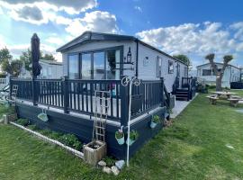 Caravan, hotel with pools in Colchester