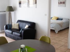 Villa Saint Fort - Résidence Services – apartament w mieście Château-Gontier