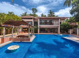 Saffronstays Casa Del Palms, Alibaug - luxury pool villa with chic interiors, alfresco dining and island bar, cottage in Alibaug