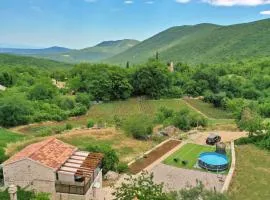 2 Bedroom Nice Home In Runovici