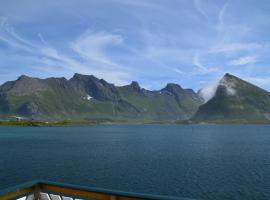 Lydersen Rorbuer Budget Hostel & Private Apartments、Fredvangのホテル