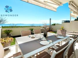 Crowonder Beachfront Reiterer Villa V2 with Seaview 30 meters from the Beach, hotel in Privlaka