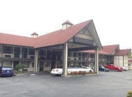 Amerivu Inn & Suites - Helen - Downtown: Helen'da bir motel