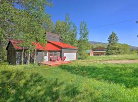 Picturesque Creekside Cabin - Hike and Fish!, parkimisega hotell sihtkohas Cuchara