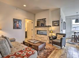 Grand Lake Condo with Balcony and Mountain Views, hotel na praia em Grand Lake