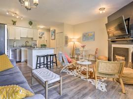 Keystone Condo with Patio and Mountain Views!، فندق في كيستون