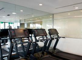 Kobe में ANA Crowne Plaza Kobe by IHG, स्विमिंग पूल वाला होटल