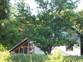 Forestside House Gacka with relax area, hotel v destinácii Sinac
