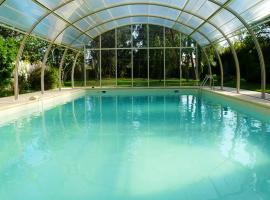 Maison de 4 chambres avec piscine partagee jardin clos et wifi a Duravel, hotel in Duravel