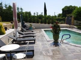 Gîte de standing Cossumin, hotel with jacuzzis in Saint-Maximin