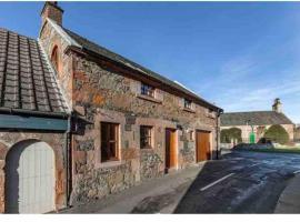 The Stables, charming converted, 2 bedroom Cottage, Melrose, hotel with parking in Darnick