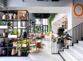 Staycity Aparthotels Paris La Defense, hotel u gradu Kurbevoa