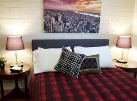 Tempe ASU Hot location 2 Bed Cozy Convenient, hotelli kohteessa Tempe