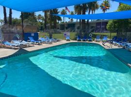 CCBC Resort Hotel - A Gay Men's Resort, Hotel am Strand in Cathedral City