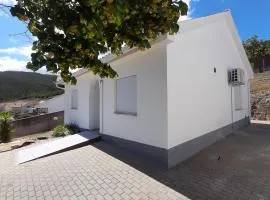 Casas da Escola - "Casa da Professora" - Meãs