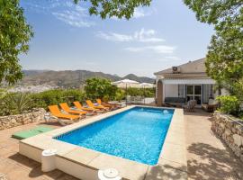 Villa Liviana, Piscina Barbacoa y preciosas vistas Málaga by CostaDelSolEscapes, casa de temporada em Cómpeta