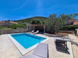 Olive Tree - House with Pool, hôtel à Vinišće