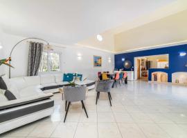 Villa located between Cannes and SaintTropez, hôtel à Puget-sur Argens