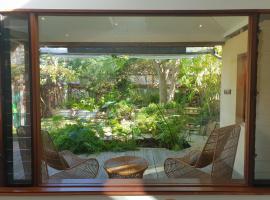 The Sanctuary - garden oasis in South Fremantle, apartament din South Fremantle