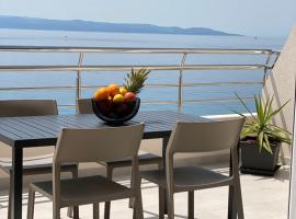 Luxury Penthouse Adriatic Blue - On the beach, hotel di lusso a Tučepi