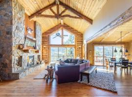 Nena's Nook Moonridge Log Mansion, vacation home in Big Bear Lake