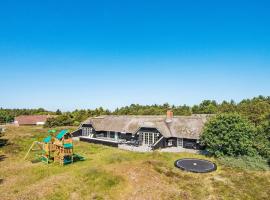 Nine-Bedroom Holiday home in Fanø, hotel em Sønderho