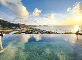 Frangipani Room in shared Villa Diamant, swimming pool, sea view – hotel w mieście Grand Case