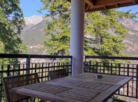 Studio cosy avec piscine, WiFi et parking - FR-1-165B-41, hotel v destinaci Jausiers