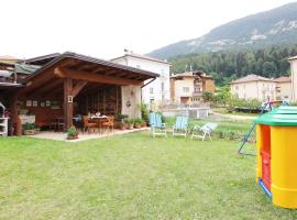 Cozy house in the mountains a few kilometers from Lake Garda, hotel v destinaci Ronzo Chienis