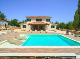 Villa Green Pearl, hotel in Gostinjac