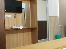 UK INN ROOMS CAFE &VEG RESTAURANT, hotel v destinaci Mallāpur