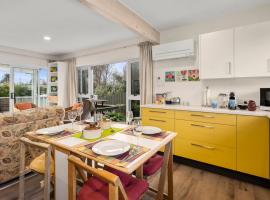 Plum Tree Cottage - Turangi Holiday Home, hotel in Turangi