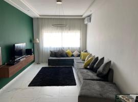 Lovely 4-bedroom condo with pool, kondo di Rabat