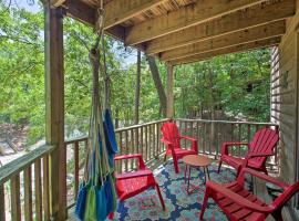 Mount Ida Condo with Balcony and Resort Amenities, Hotel in Mount Ida