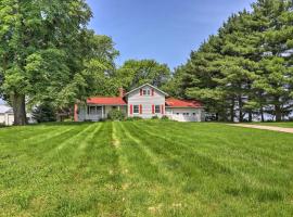 Charming Milan Home about 10 Mi to Sandusky!, accommodation in Milan