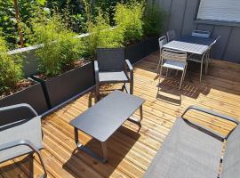 LE POULORIO TERRASSE - T3 RDC - 2 salles de douches ByLocly, hotel em Lorient